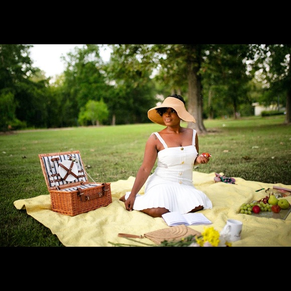 Meet your Posher, Deanna - Picture 3 of 3